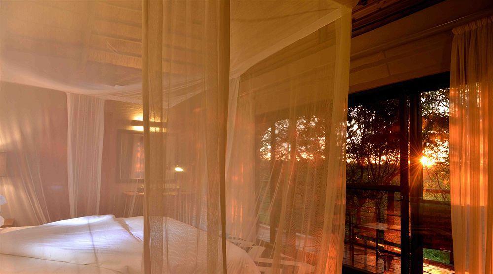 Victoria Falls Safari Suites Esterno foto