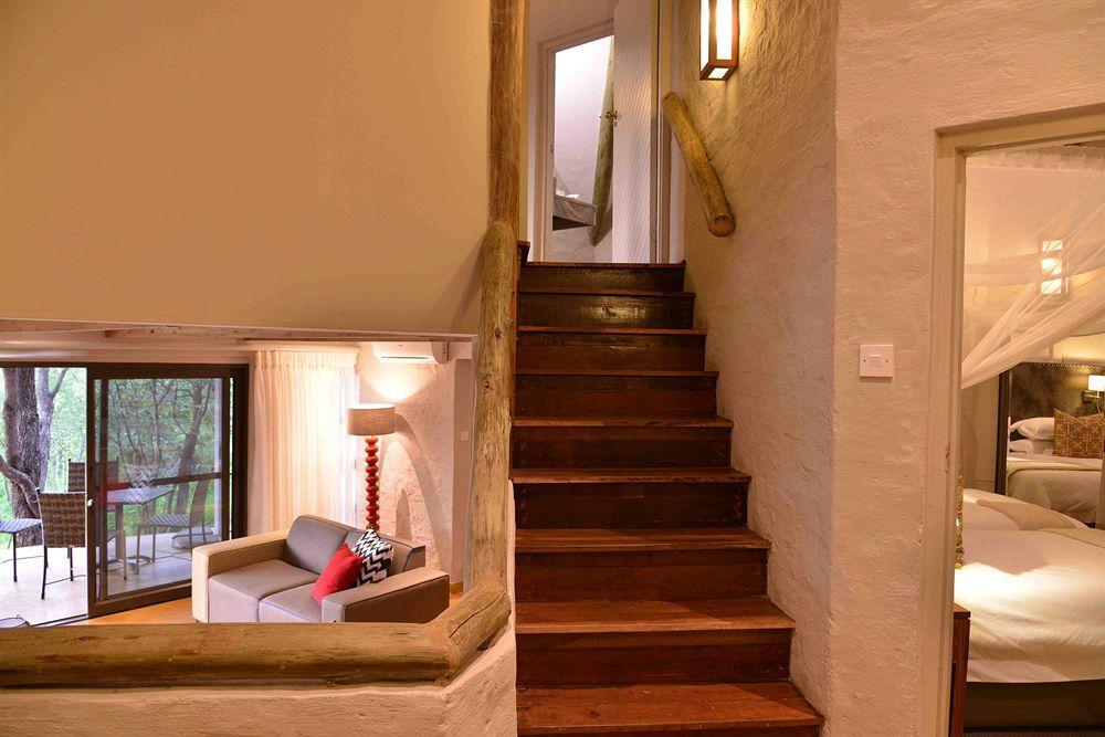 Victoria Falls Safari Suites Esterno foto
