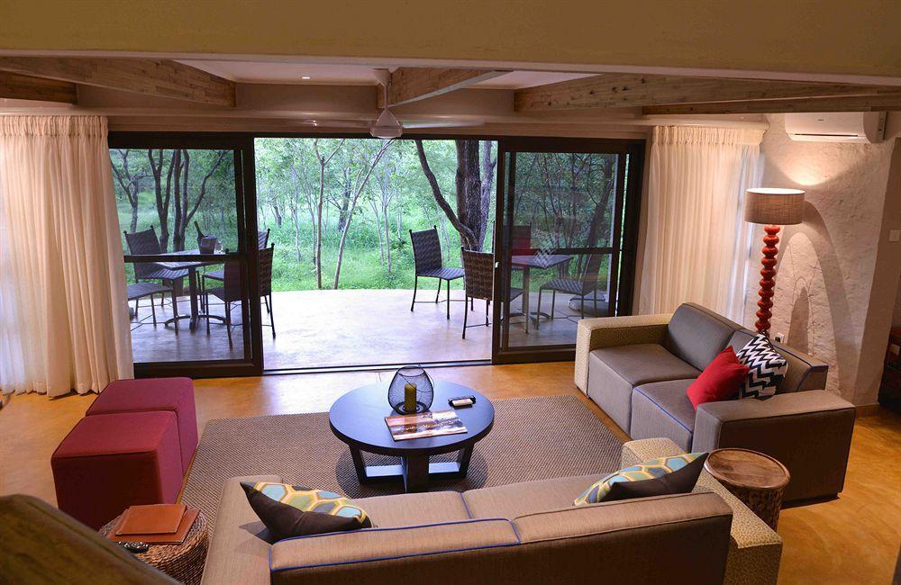 Victoria Falls Safari Suites Esterno foto