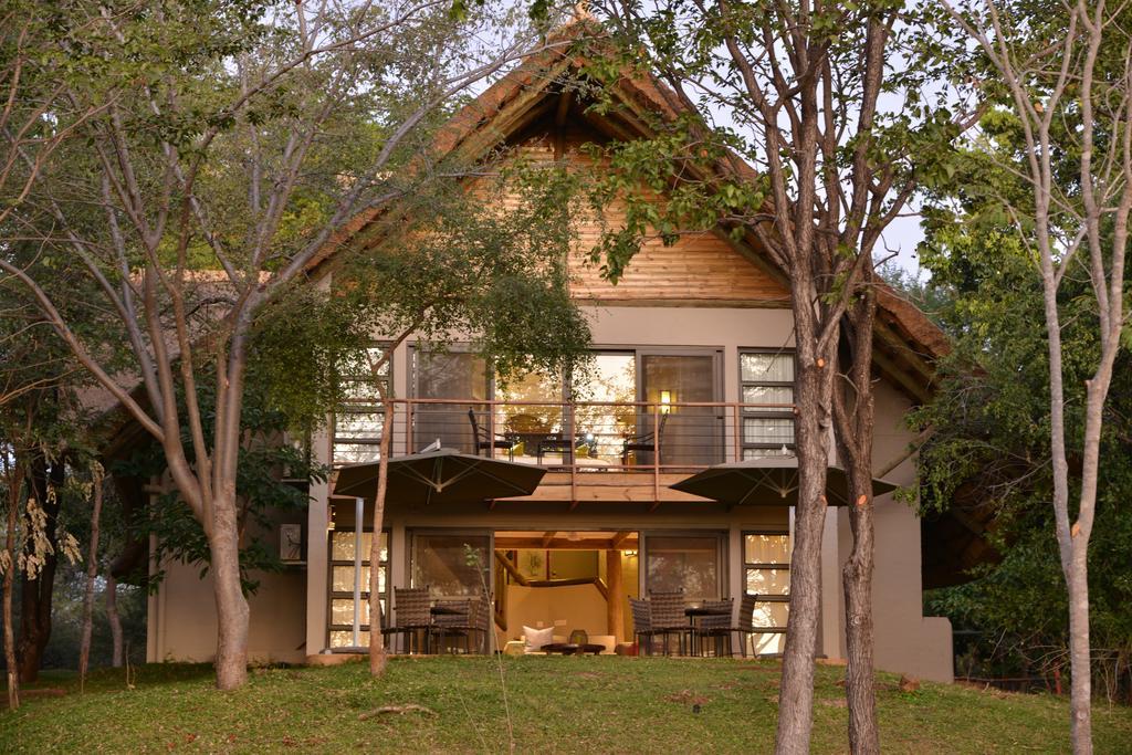 Victoria Falls Safari Suites Esterno foto