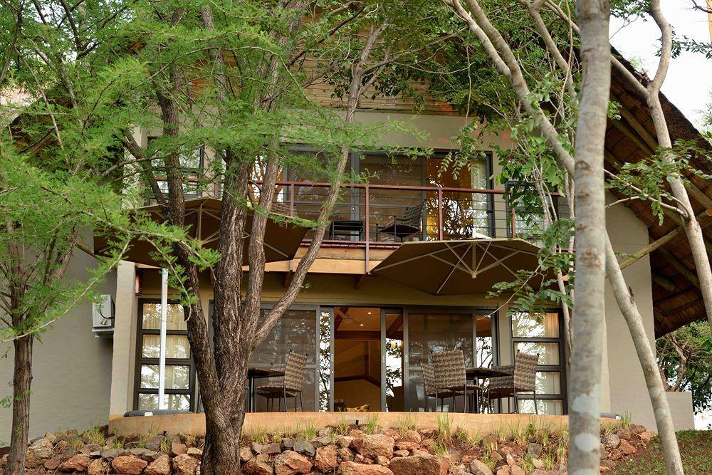 Victoria Falls Safari Suites Esterno foto