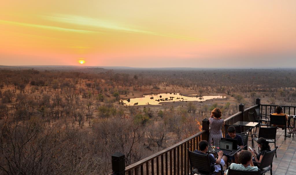 Victoria Falls Safari Suites Esterno foto