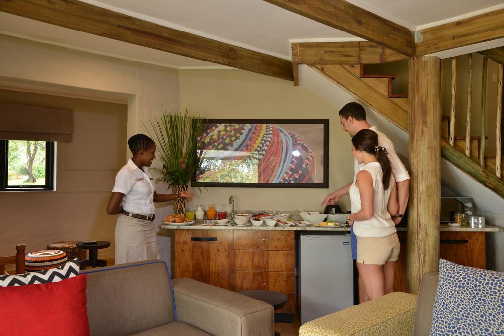 Victoria Falls Safari Suites Esterno foto