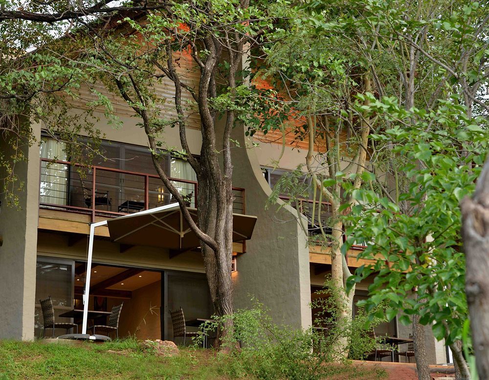Victoria Falls Safari Suites Esterno foto