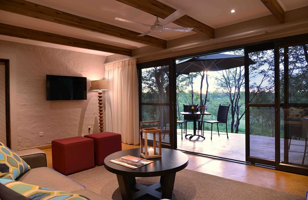 Victoria Falls Safari Suites Esterno foto